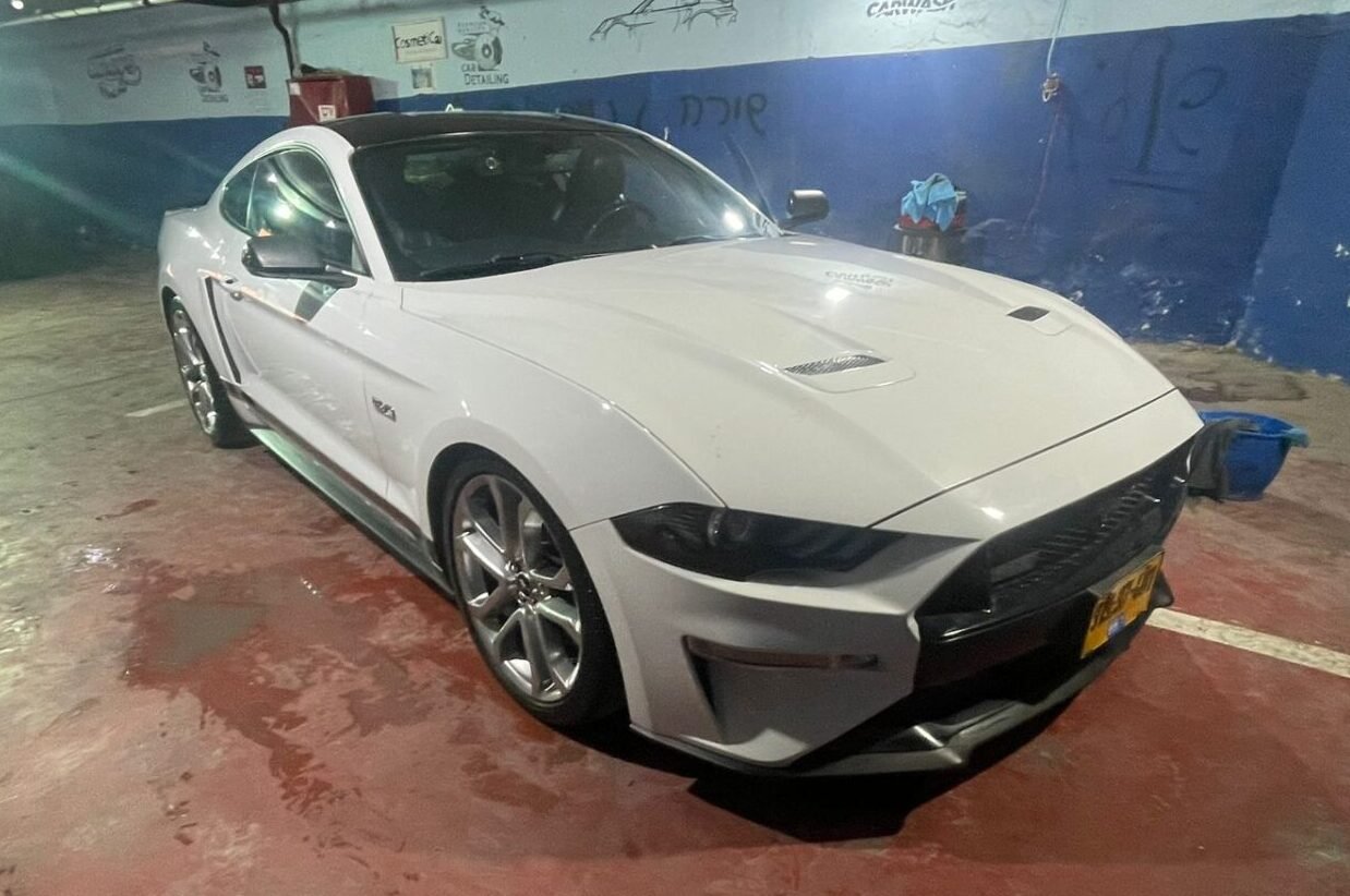 דיטיילינג פרימיום מקיף לפורד מוסטנג לבנה בנתניה - מבט מקדימה