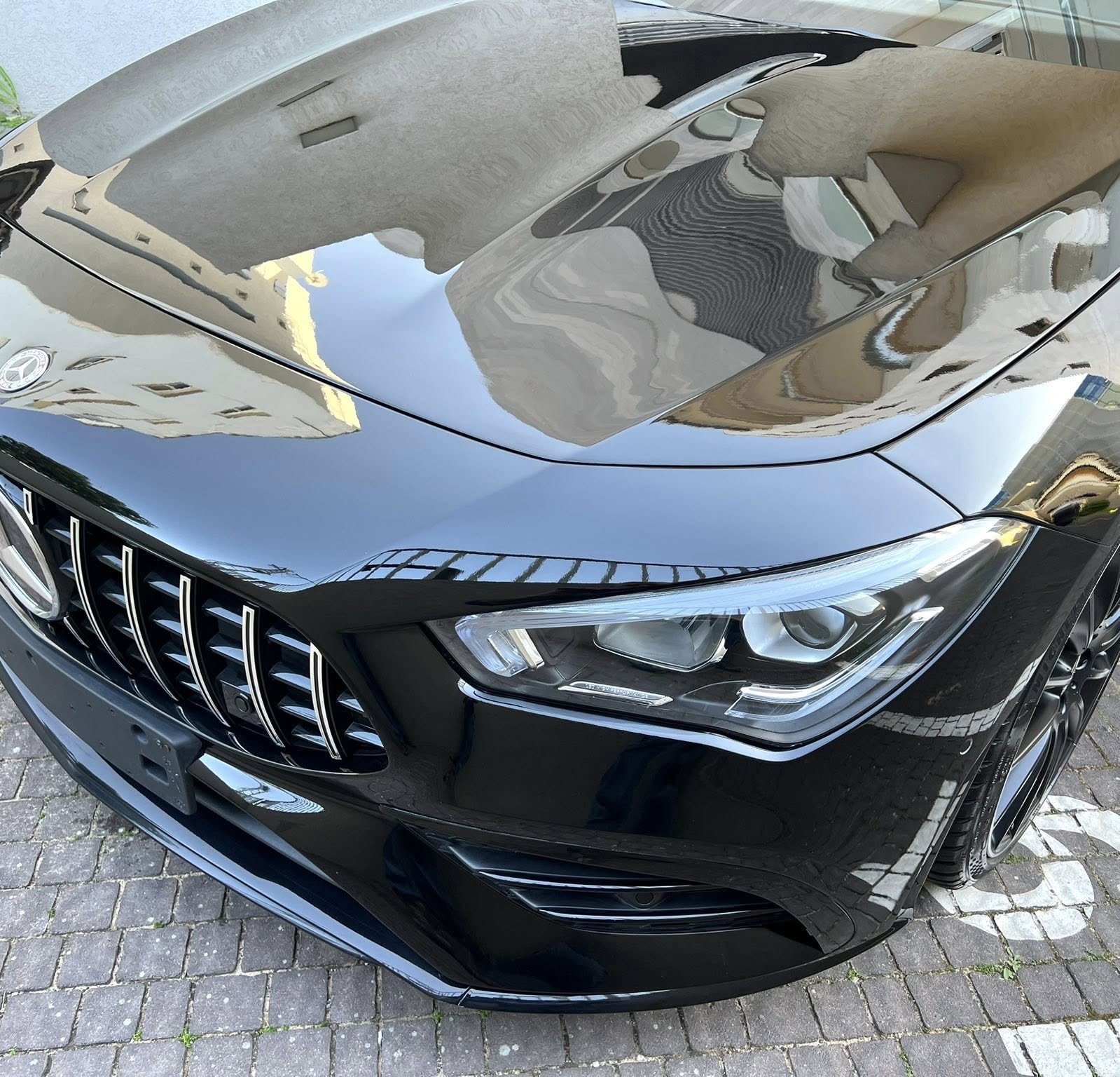 מרצדס CLA35 AMG שחורה אחרי קורקציית לכה וציפוי ננו קרמי